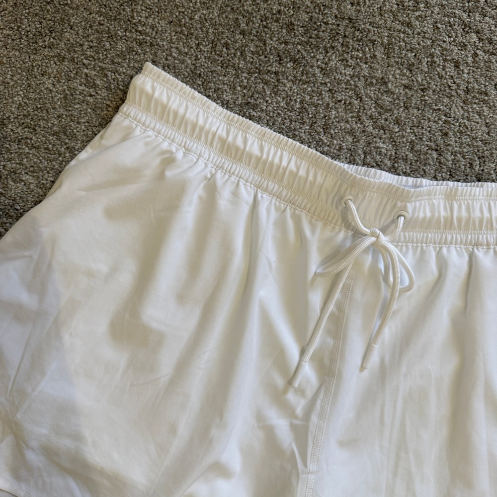 Travis Mathew White Active Running Shorts XL Flowy Clean Girl Tennis Golf Sporty - Picture 2 of 9